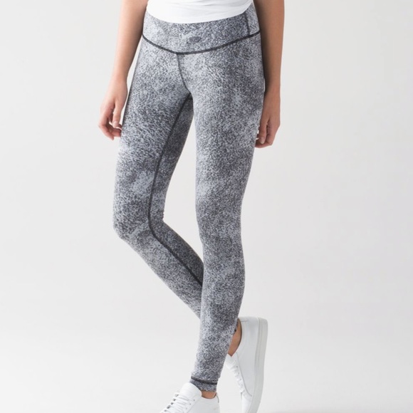 Lululemon Wunder Under Pant Hi-Rise Luon Spray Jacquard White Black Size 6